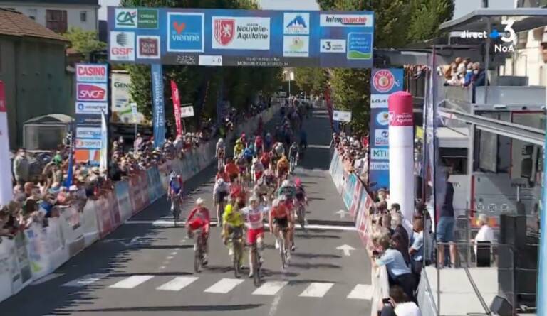 Elia Viviani double la mise sur la 3e étape du Tour Poitou-Charentes 2021