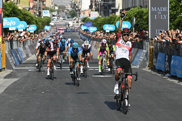 Juan Sebastian Molano remporte la 1e étape du Tour de Sicile 2021