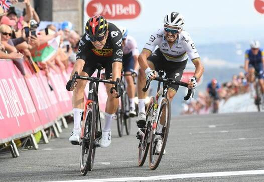 Tour de Grande-Bretagne 2021 : Wout van Aert remporte la 4e étape devant Julian Alaphilippe