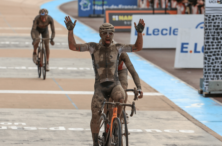 Sonny Colbrelli remporte Paris-Roubaix 2021