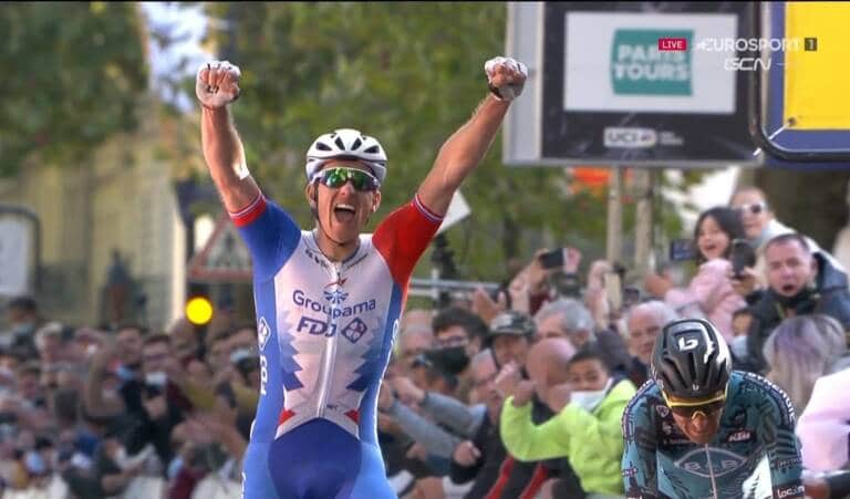Arnaud Démare remporte sur le fil Paris-Tours 2021