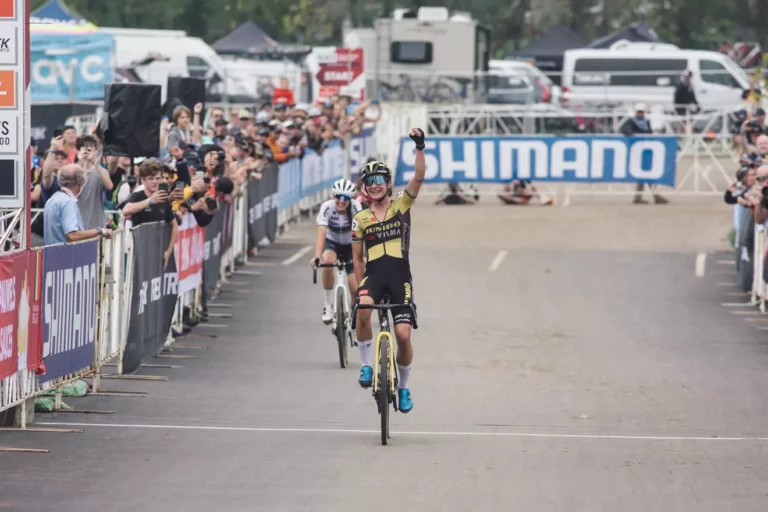 Marianne Vos bat Lucinda Brand à Waterloo sur la 1e manche de la Coupe du Monde de Cyclo-Cross 2021-2022
