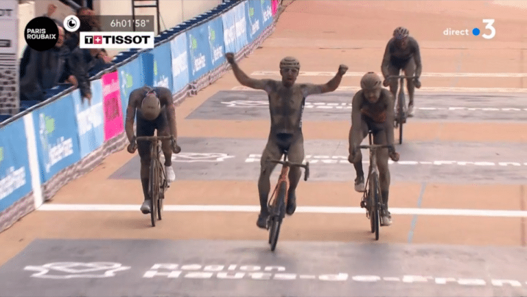 Vidéo du dernier kilomètre de Paris-Roubaix 2021