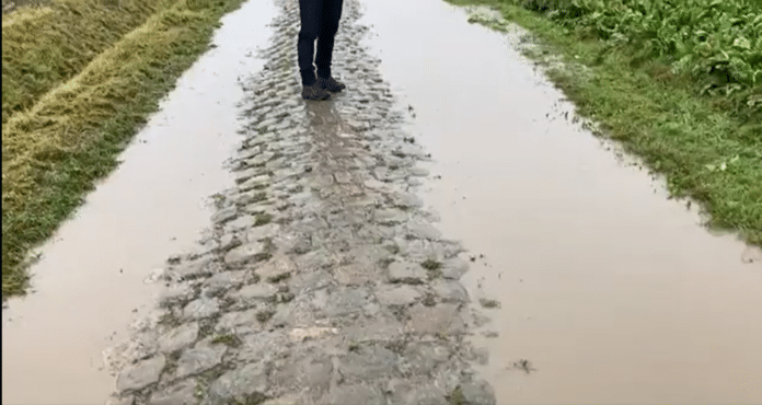 Paris-Roubaix 2021 : Les secteurs pavés sous la pluie