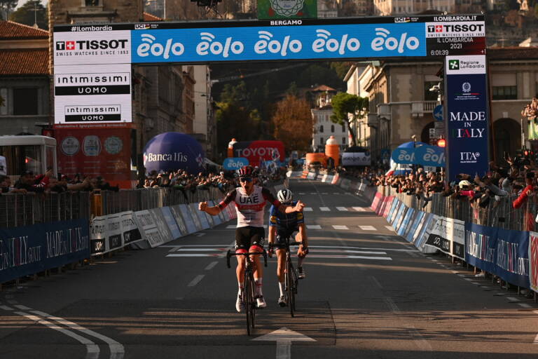 Tadej Pogacar remporte le Tour de Lombardie 2021