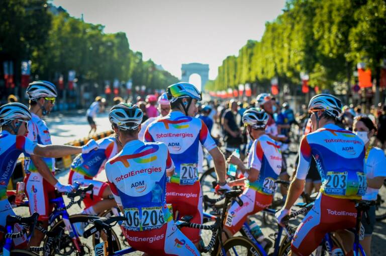 Six coureurs du Team TotalEnergies prolongent une saison