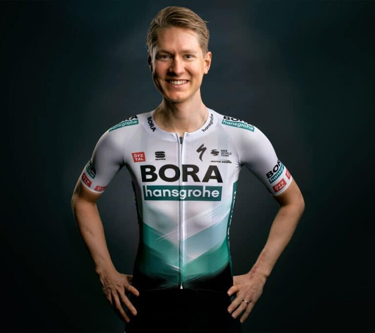 Saison cycliste 2022 : Wilco Kelderman remonte sur son vélo après sa chute sur le Benelux Tour
