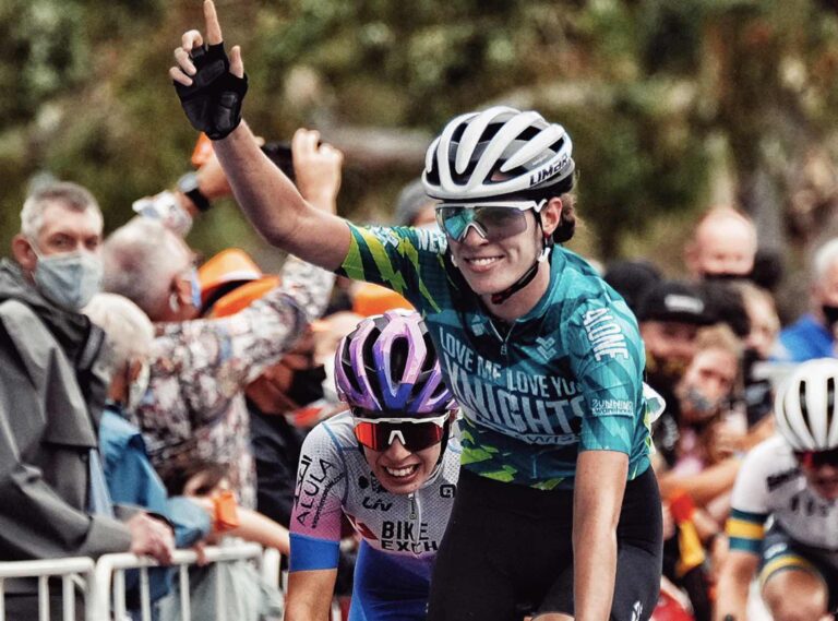 Emily Watts remporte la 1ère étape du Santos Festival Femmes 2022