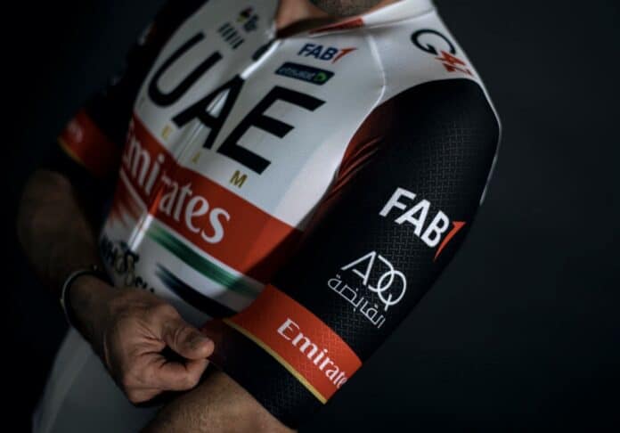 La tenue UAE-Team Emirates 2022