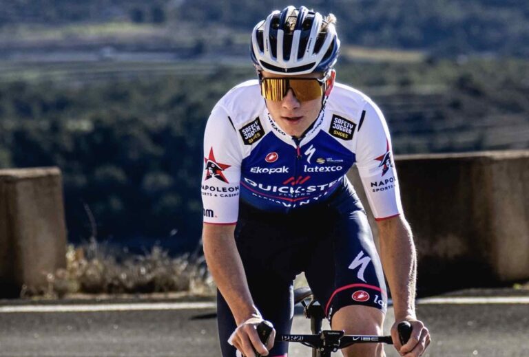 Le nouveau maillot 2022 de l’équipe Quick-Step Alpha Vinyl Team