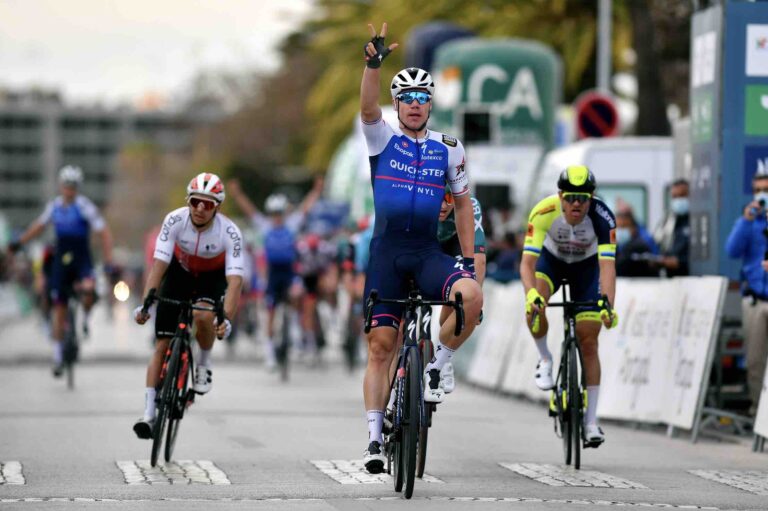 Fabio Jakosen (QuickStep) s’impose sur la 1ère étape du Tour de l’Algarve 2022