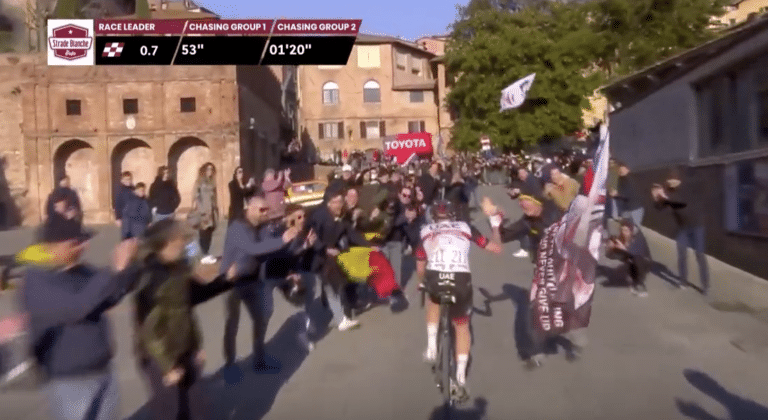 Vidéo : la victoire de Tadej Pogacar sur les Strade Bianche 2022