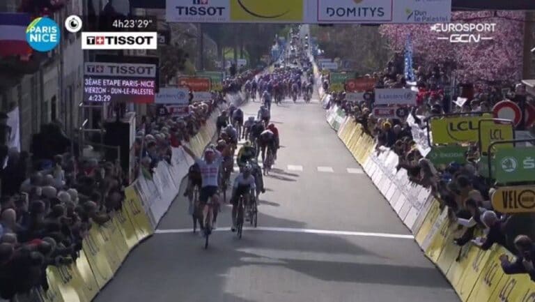 Mads Pedersen remporte la 3e étape de Paris-Nice 2022