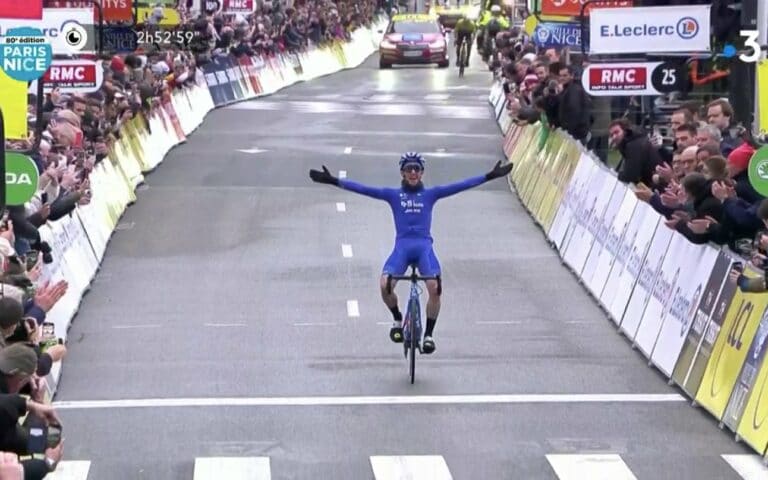 Paris-Nice 2022 : Simon Yates remporte la 8e étape, Primoz Roglic le classement général