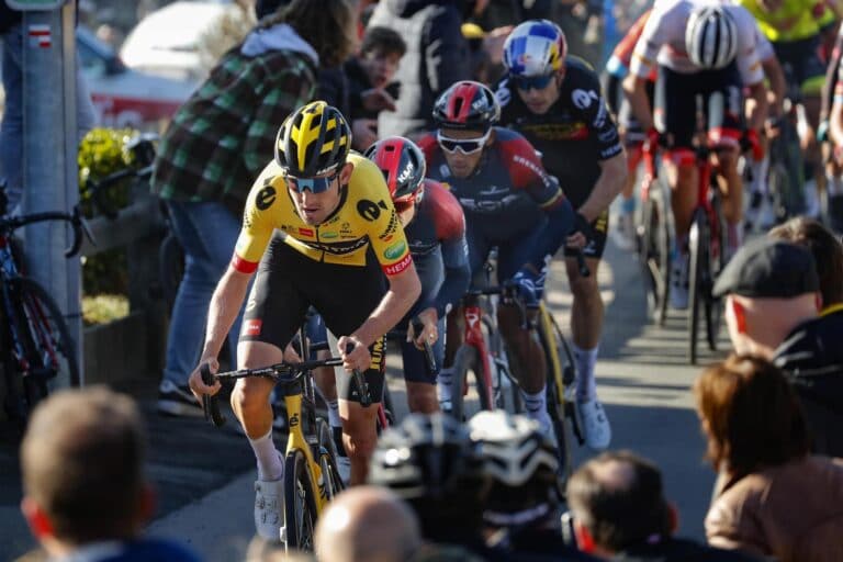 Le Team Jumbo-Visma avec Tiesj Benoot sur les Strade Bianche 2022