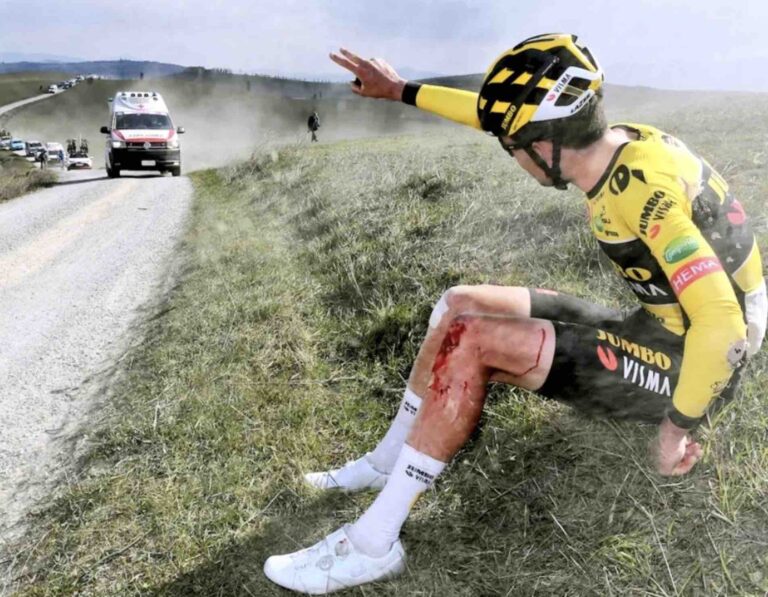 Tiesj Benoot, blessé sur les Strade Bianche, forfait pour Tirreno-Adriatico
