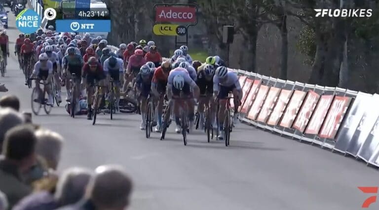 Vidéo Paris-Nice : Chute du maillot jaune Chrsitophe Laporte