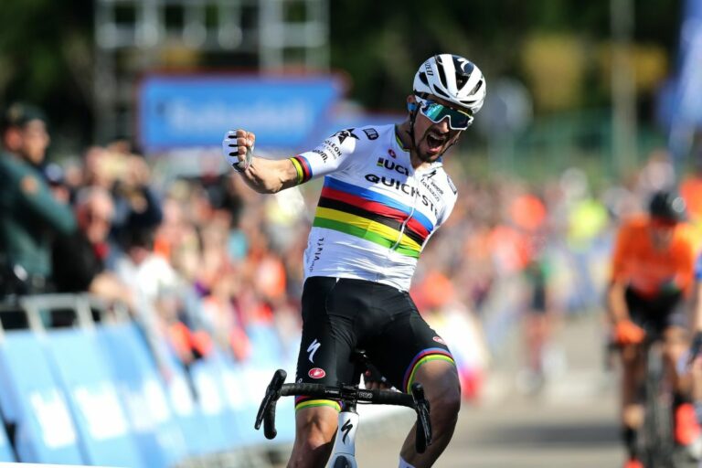Quick-Step Alpha Vinyl avec le favori Julian Alaphilippe sur La Flèche Wallonne 2022