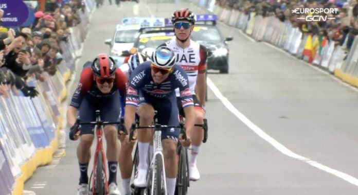 Mathieu van der Poel remporte le Tour des Flandres 2022