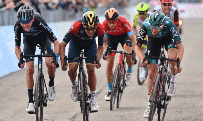 Romain Bardet en bonne position au général à la 2e journée de repos du Giro 2022
