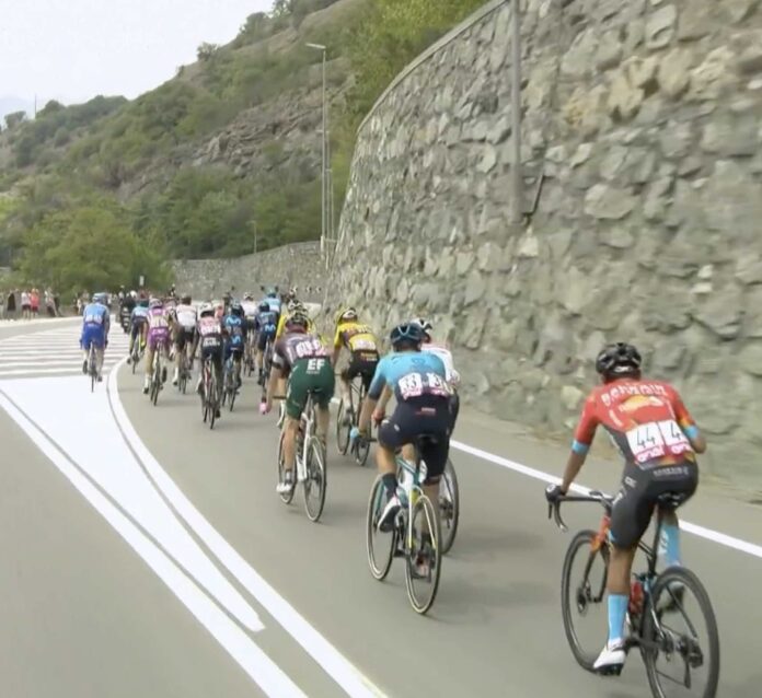 27 coureurs échappés sur la 15e étape du Giro 2022