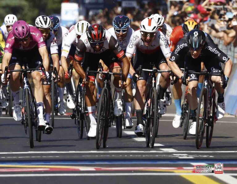 Fernando Gaviria : « Dainese était le plus rapide » sur la 11e étape du Giro 2022