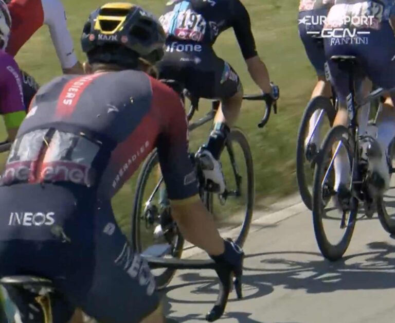 Richard Carapaz revient sur sa chute de la 10e étape du Giro 2022
