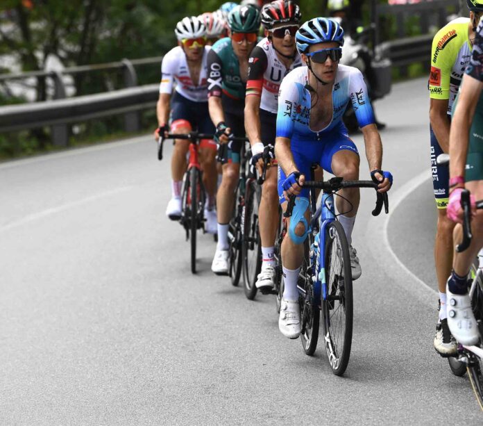 Simon Yates abandonne le Giro 2022 sur la 17e étape