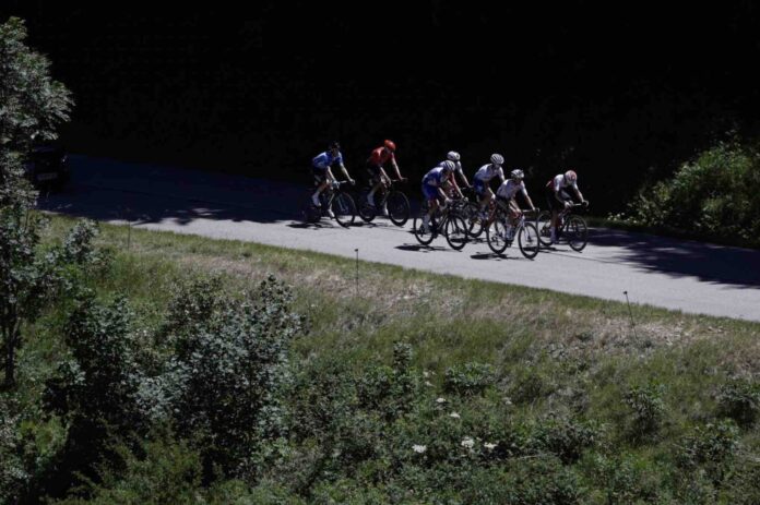 Sept coureurs échappés sur la 6e étape du Critérium du Dauphiné 2022