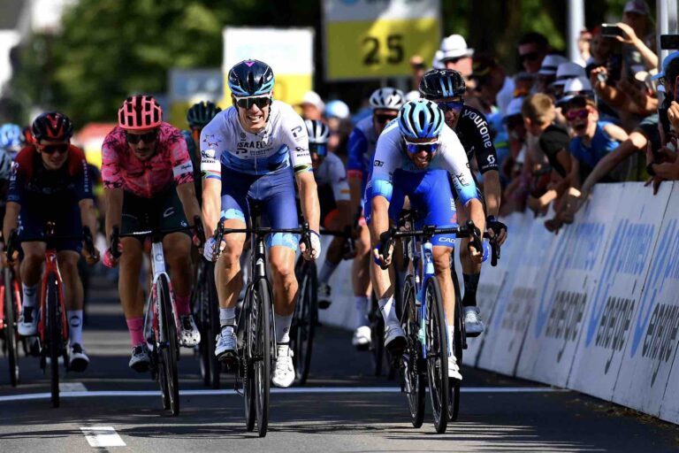 Victoire au sprint de Daryl Impey sur la 4e étape du Tour de Suisse 2022