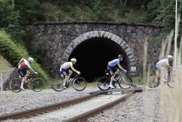 DIRECT-LIVE : 5 coureurs échappés sur la 5e étape du Critérium du Dauphiné