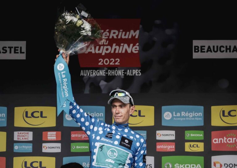 Pierre Rolland endosse le maillot à pois du Critérium du Dauphiné 2022