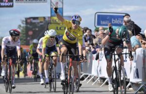 Wout van Aert remporte la 5e étape du Critérium du Dauphiné 2022
