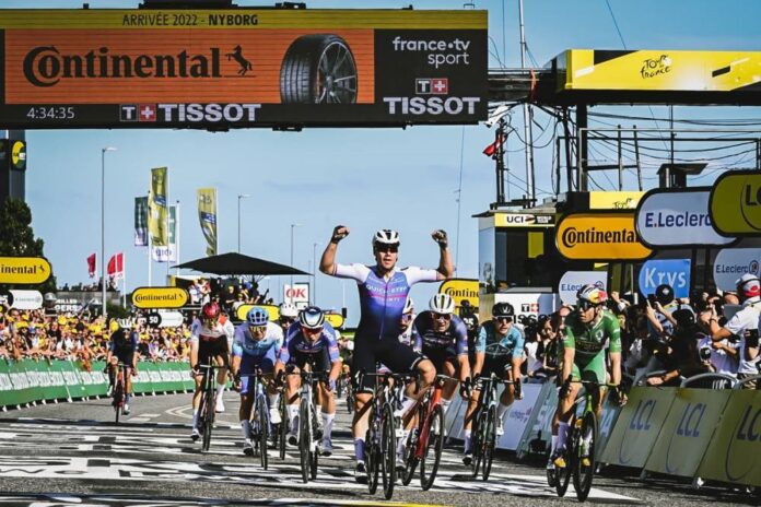 Fabio Jakobsen s'impose au sprint sur la 2e étape du Tour de France 2022
