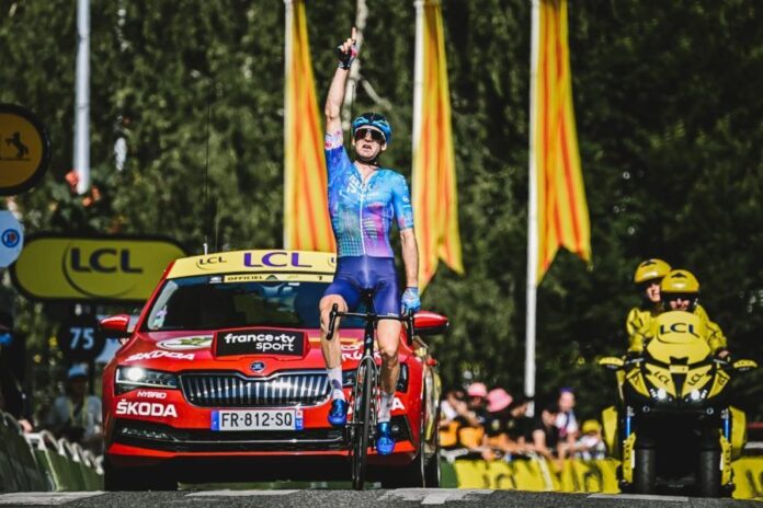 Hugo Houle remporte la 16e étape du Tour de France 2022