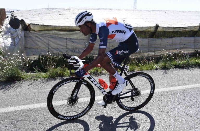 Amanuel Ghebreigzabhier prolongé en 2023 par Trek-Segafredo