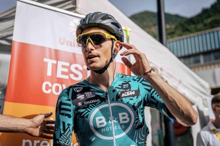 Franck Bonnamour en discussion avec Ag2r Citroën