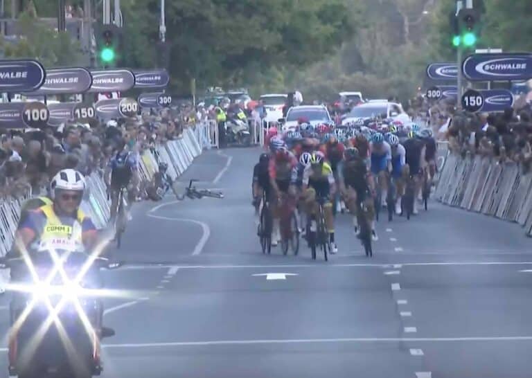 VIDEO Schwalbe Classic – La chute spectaculaire de Patrick Bevin