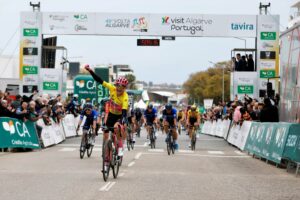 Magnus Cort le leader surprend les sprinteurs au Tour de l'Algarve