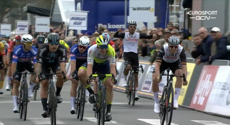 Gerben Thijssen dépasse sur le fil Pascal Ackermann sur la Bredene Koksijde Classic