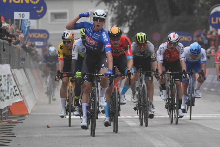 Jasper Philipsen dominateur au sprint sur Tirreno-Adriatico