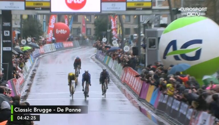 Jasper Philipsen vient à bout d’une édition dantesque de la Classic Brugge-De Panne