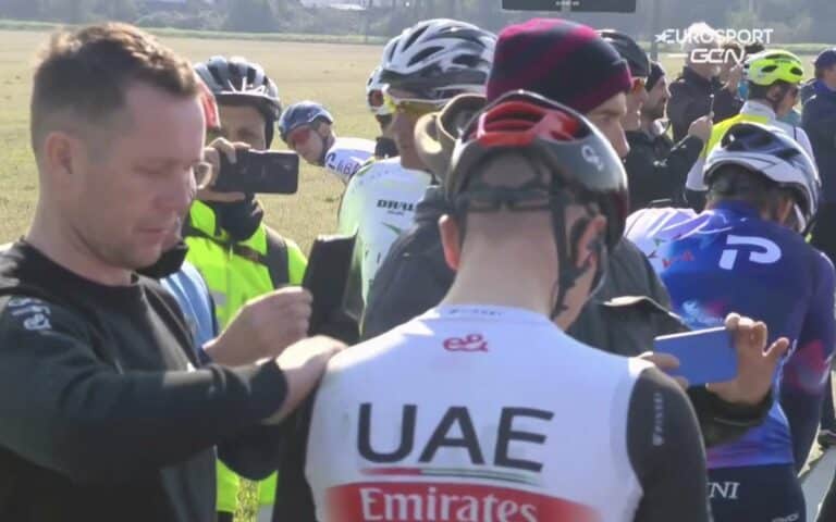 Milan-Sanremo 2023 : Chute de Tadej Pogacar
