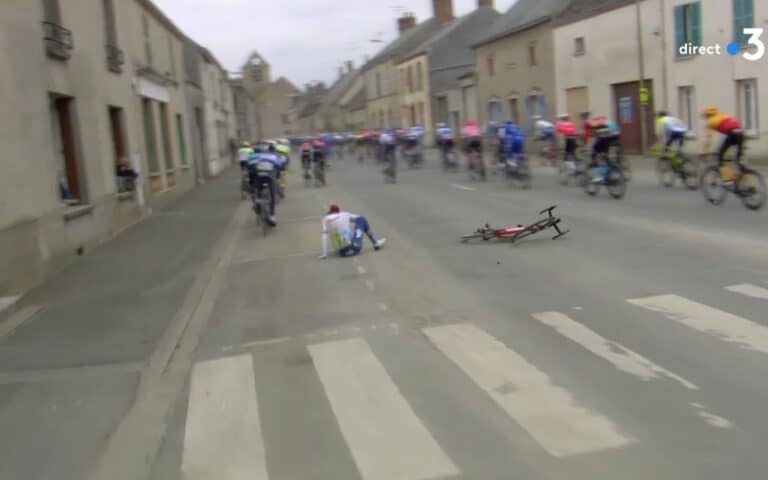 Pierre Latour, Benjamin Thomas victimes d’une chute sur la deuxième étape de Paris-Nice