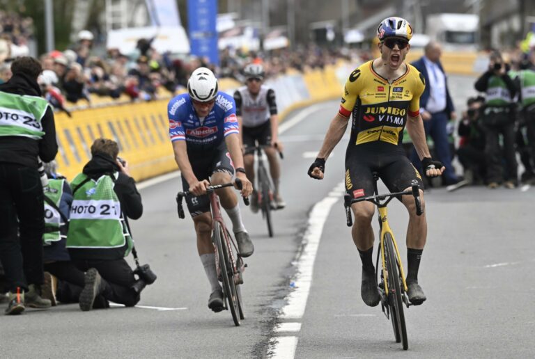 Wout Van Aert double la mise sur un GP E3 homérique