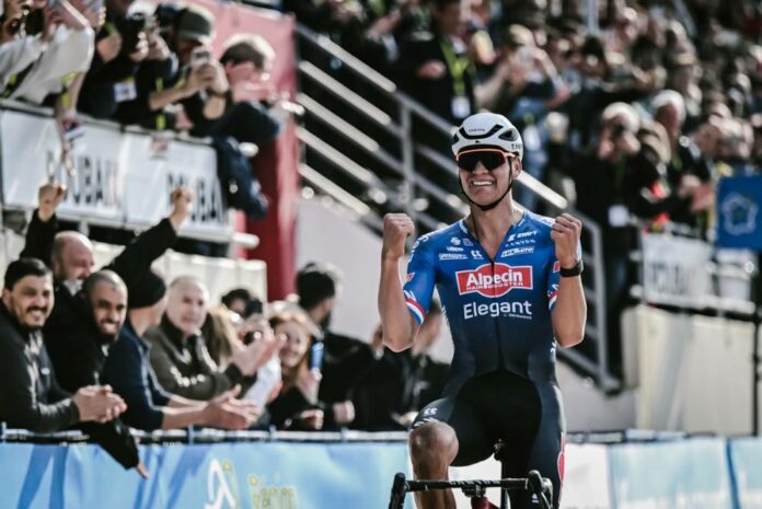 Mathieu van der Poel remporte en solitaire son premier Paris-Roubaix