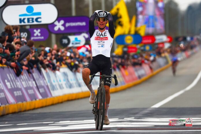 Tadej Pogacar tout en maîtrise pour remporter le Tour des Flandres