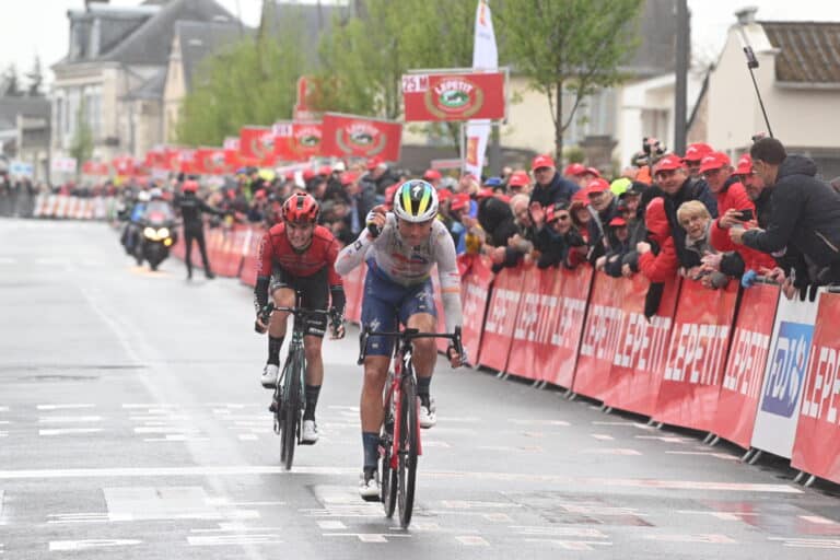 Valentin Ferron vainqueur en costaud de Paris-Camembert