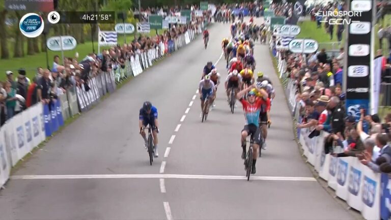 Arnaud De Lie impérial devant Romain Grégoire au Grand Prix du Morbihan