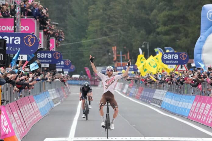 Aurélien Paret-Peintre devance Andreas Leknessund nouveau leader du Tour d’Italie